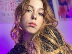 VivianWestwood - female with brown hair webcam at LiveJasmin