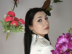WaltraudEtulain - female with black hair and  big tits webcam at LiveJasmin