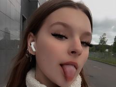 WendiCarroway - female with brown hair webcam at LiveJasmin