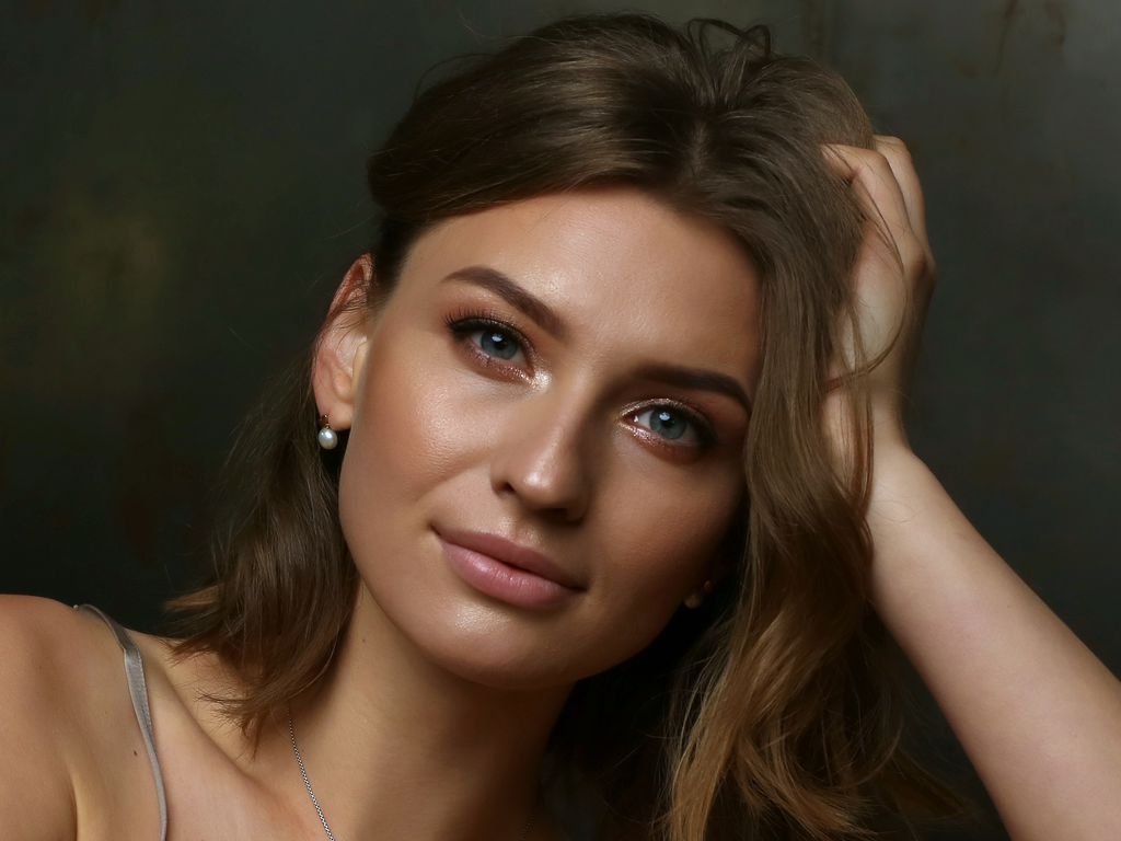 WhiteDessert IngaTresor - big-boobed blond babe webcam - SexCamDB