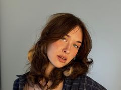 WhitneyCrosslin - female with brown hair webcam at LiveJasmin