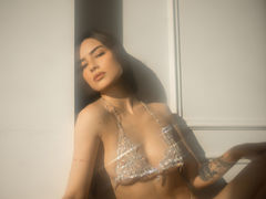 WildCattaleya - female with black hair webcam at LiveJasmin