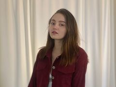 WildaForland - female with brown hair webcam at LiveJasmin