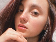 WildaForland - female with brown hair webcam at LiveJasmin