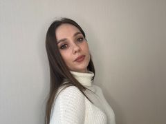 WillaCroyle - female with brown hair webcam at LiveJasmin