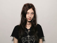 WillowFoley - female with brown hair webcam at LiveJasmin