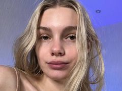 EsmeDark - female with brown hair webcam at LiveJasmin