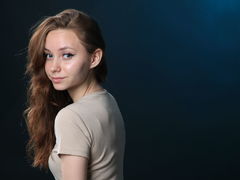 WiloneHathorne - female with brown hair webcam at LiveJasmin