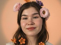 WinnieKalich - female with brown hair and  big tits webcam at LiveJasmin