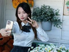 Winniea - female with black hair webcam at LiveJasmin