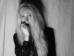 xSweetestSinxx - blond female webcam at LiveJasmin