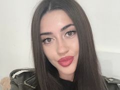 YanaSerhiienko - female with brown hair webcam at LiveJasmin