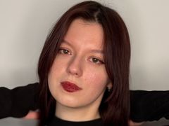 YaniraBlancato - female with brown hair webcam at LiveJasmin