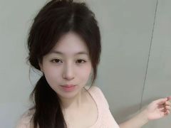 Yanran - female with black hair and  big tits webcam at LiveJasmin