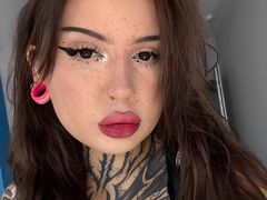 YasminBratz from LiveJasmin