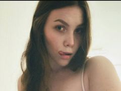 YenKekahuna - female with brown hair webcam at LiveJasmin