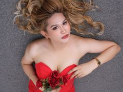 YomeeStone - blond shemale webcam at LiveJasmin