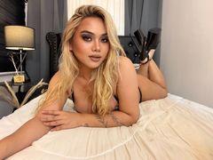 YoshiJenner from LiveJasmin