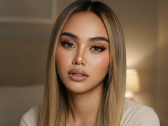 YoshiJenner from LiveJasmin