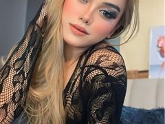 YoshiJenner - shemale webcam at LiveJasmin