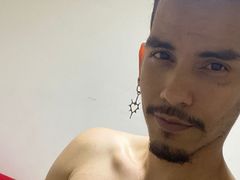 YoswellDom from LiveJasmin