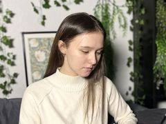 YulandaPhilipps - female with brown hair webcam at LiveJasmin