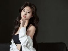 YunLulu from LiveJasmin