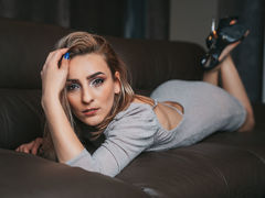 ZaineVox - female with brown hair webcam at LiveJasmin