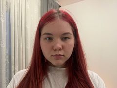 ZoeDouyon - female with brown hair webcam at LiveJasmin