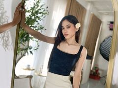 ZoeElla - female with black hair and  small tits webcam at LiveJasmin