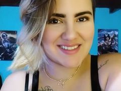 ZussanGravereign from xLoveCam