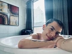 AaronBobys - male webcam at xLoveCam
