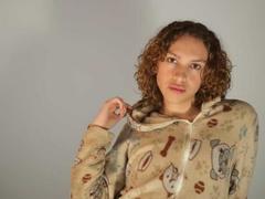 AaronFordd538 - blond shemale webcam at ImLive