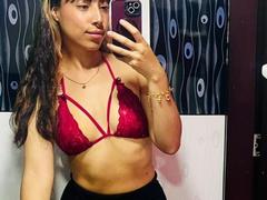 AbigailLarrain - female with brown hair webcam at xLoveCam