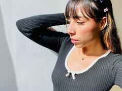 AbigailLarrain - female with brown hair webcam at xLoveCam