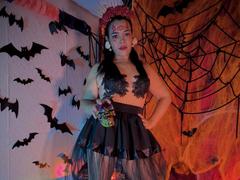 AbrilBeltran1 - female with black hair and  small tits webcam at ImLive