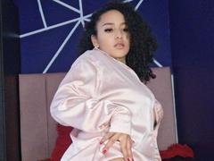 AbvrilDubois - female with brown hair webcam at xLoveCam