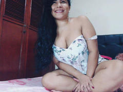 SteleeSexySquirt - female with black hair webcam at xLoveCam