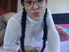SteleeSexySquirt - female with black hair webcam at xLoveCam