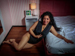 AmelieSwan - female with black hair webcam at LiveJasmin