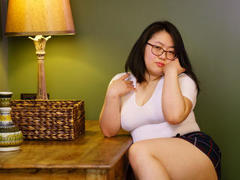 Adalissia - female with brown hair webcam at ImLive