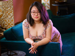 Adalissia - female with brown hair webcam at ImLive