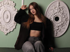 AdelMills - female with brown hair and  big tits webcam at LiveJasmin