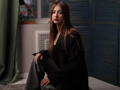 AdelMills - female with brown hair and  big tits webcam at LiveJasmin