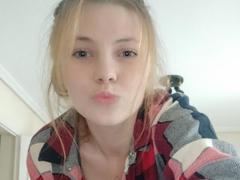 LeahPansies from xLoveCam