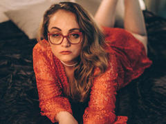 AdelaideRosabel - female with brown hair webcam at LiveJasmin