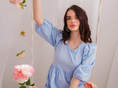 AdeleWillson - female with black hair webcam at LiveJasmin