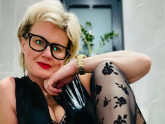 AdeleMilfXX from xLoveCam