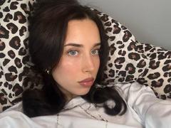 AdeleVibe - female with brown hair webcam at xLoveCam