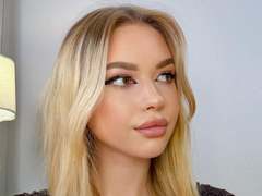 Adellume - female webcam at xLoveCam